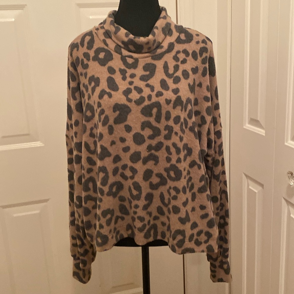 NWT Papillon Top